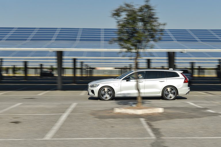 Volvo V60 T8 Ibrida Plug-in, la prova su strada