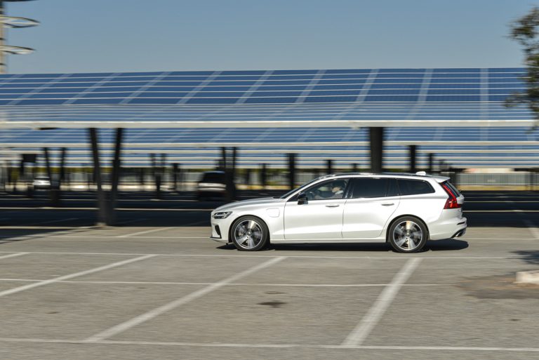 Volvo V60 T8 Ibrida Plug-in, la prova su strada