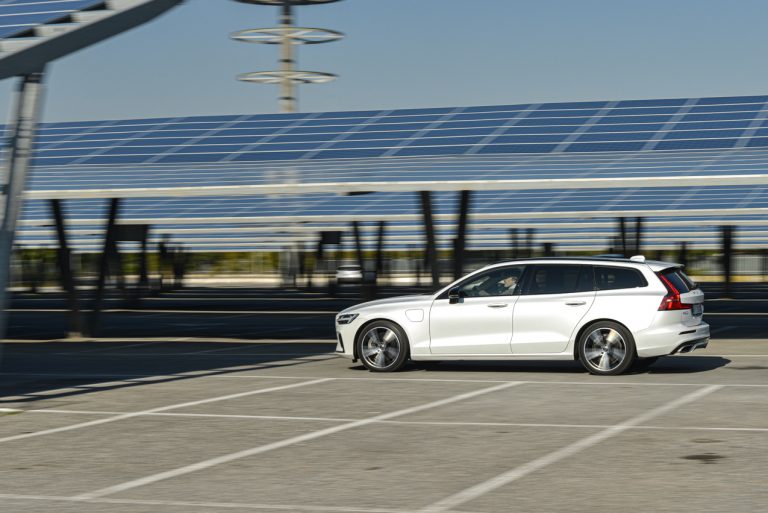 Volvo V60 T8 Ibrida Plug-in, la prova su strada