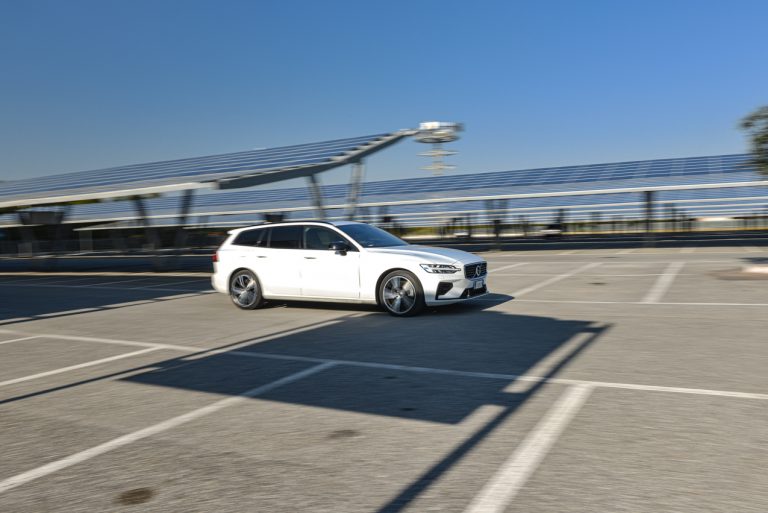Volvo V60 T8 Ibrida Plug-in, la prova su strada