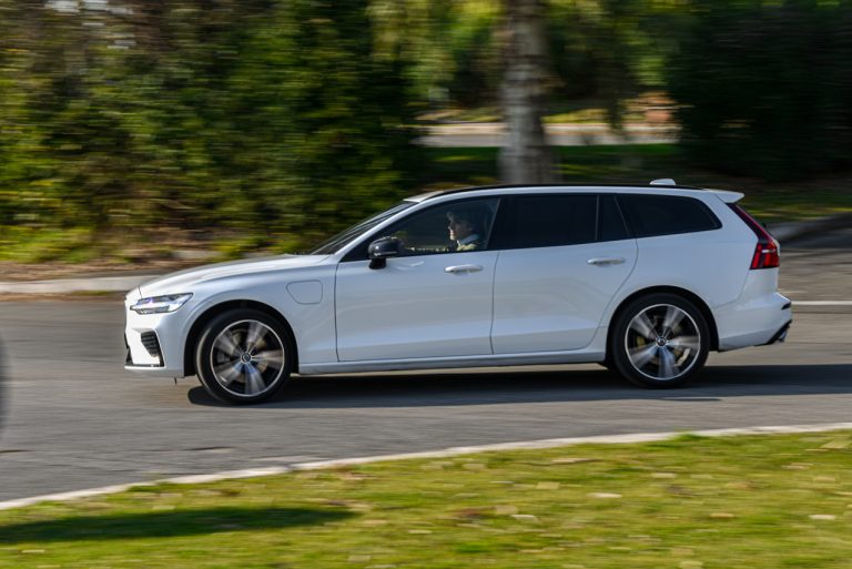 Volvo V60 T8 Ibrida Plug-in, la prova su strada
