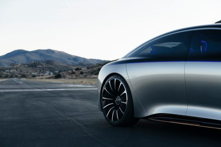 Presentate a Los Angeles le Mercedes-Benz EQS