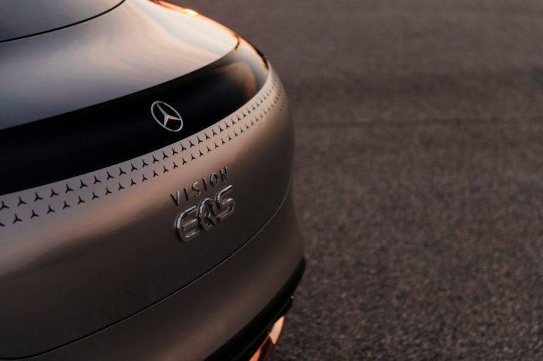 Presentate a Los Angeles le Mercedes-Benz EQS