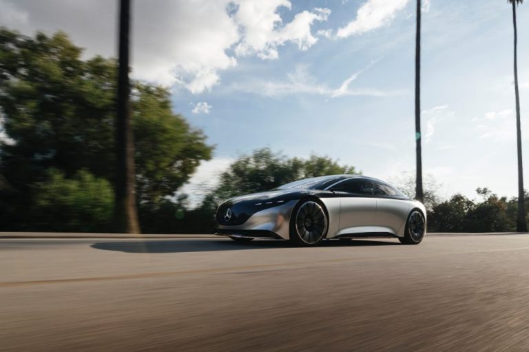 Presentate a Los Angeles le Mercedes-Benz EQS
