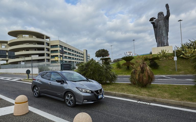 Nuova Nissan Leaf 62 kWh: immagini ufficiali
