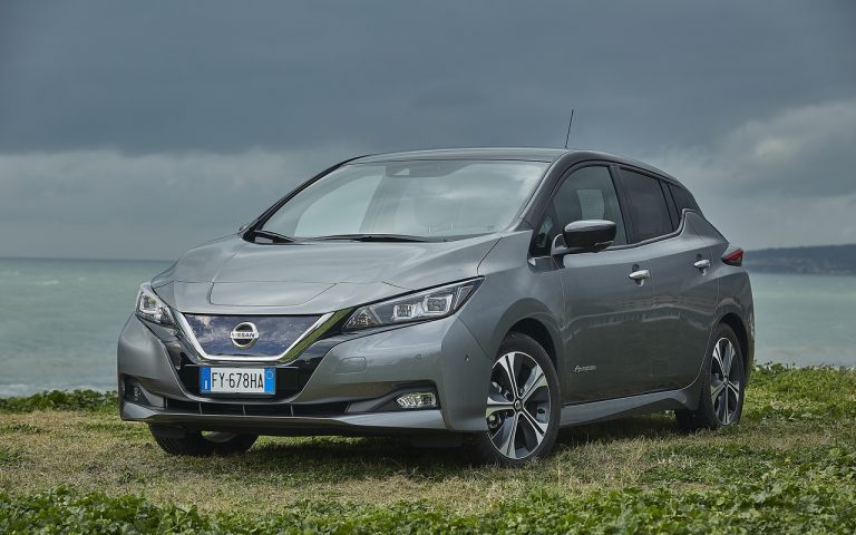 Nuova Nissan Leaf 62 kWh: immagini ufficiali