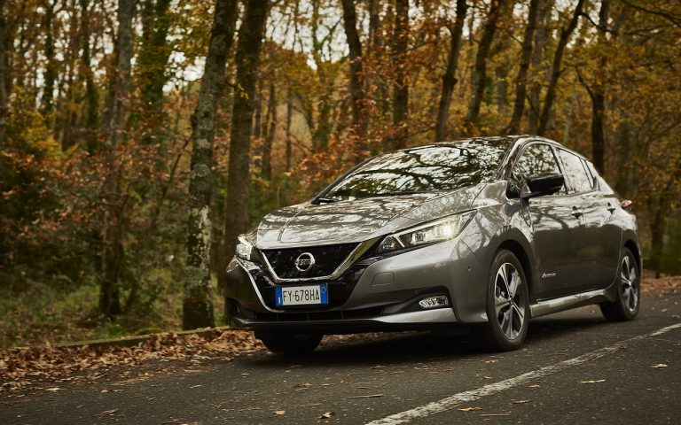 Nuova Nissan Leaf 62 kWh: immagini ufficiali