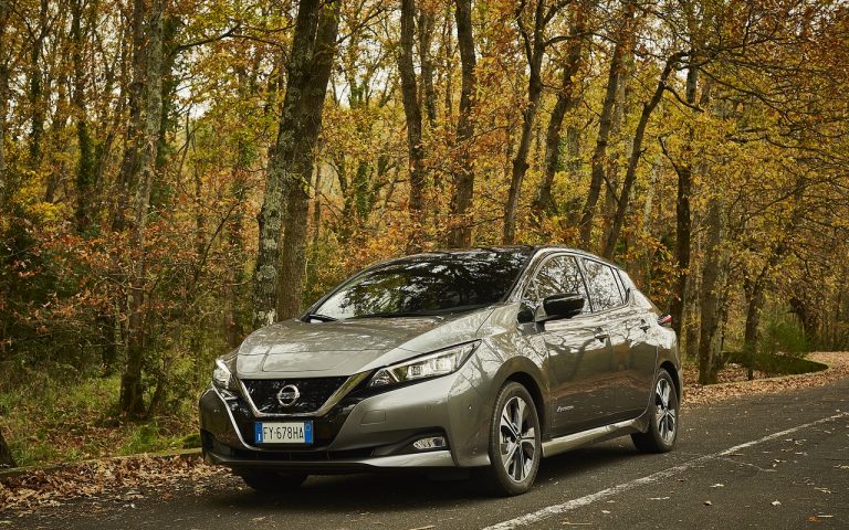Nuova Nissan Leaf 62 kWh: immagini ufficiali