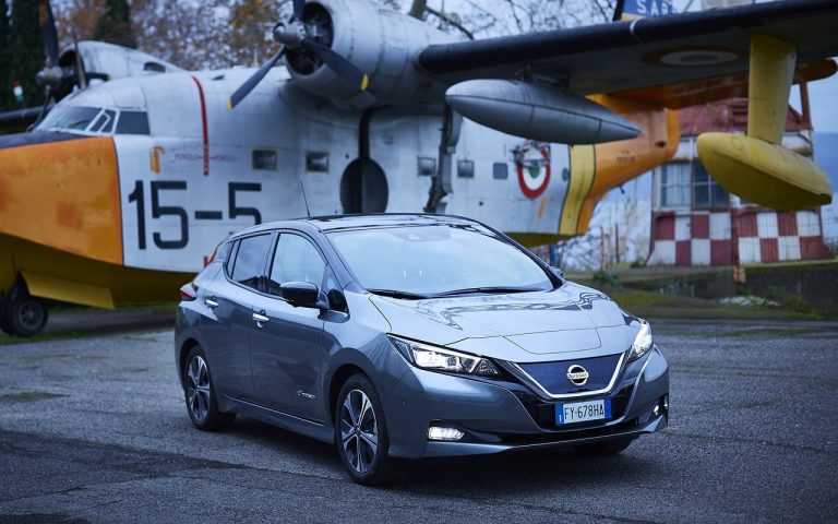 Nuova Nissan Leaf 62 kWh: immagini ufficiali