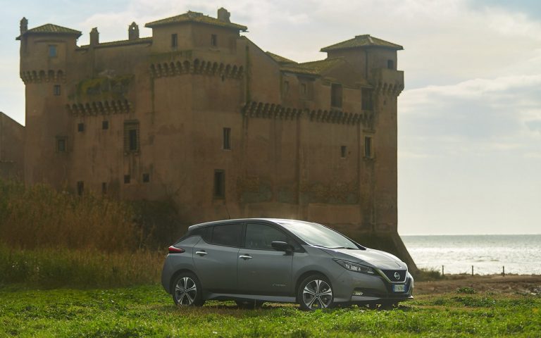 Nuova Nissan Leaf 62 kWh: immagini ufficiali