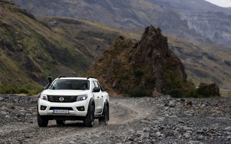Nissan Navara OFF-ROADER AT32: immagini ufficiali