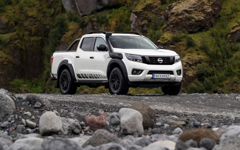 Nissan Navara OFF-ROADER AT32: immagini ufficiali