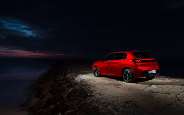 Peugeot 208 Allure Navi Pack: immagini ufficiali