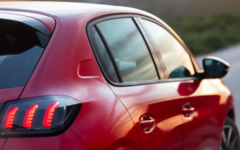 Peugeot 208 Allure Navi Pack: immagini ufficiali