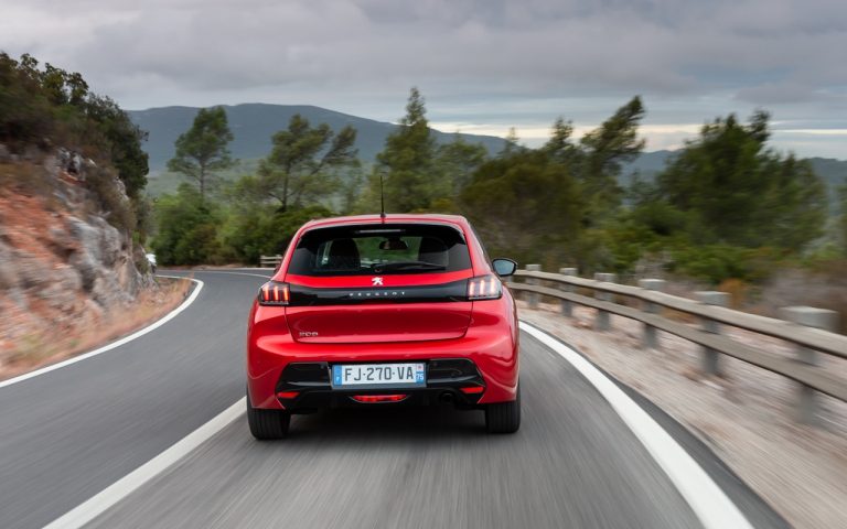 Peugeot 208 Allure Navi Pack: immagini ufficiali
