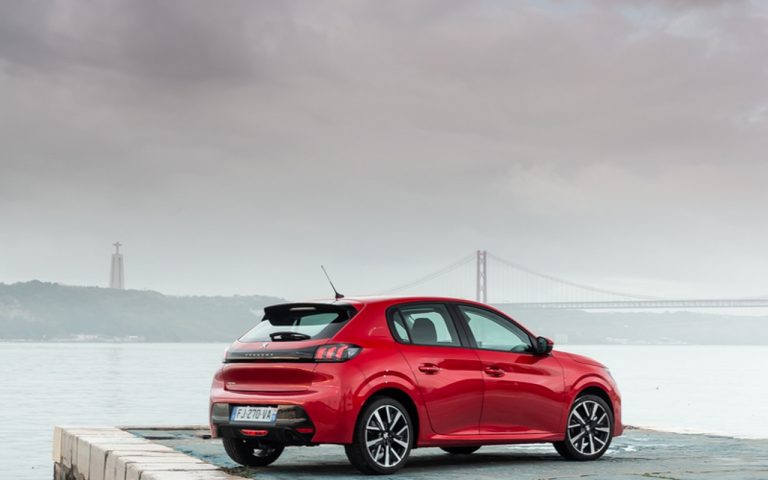 Peugeot 208 Allure Navi Pack: immagini ufficiali
