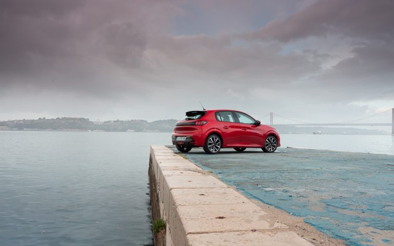 Peugeot 208 Allure Navi Pack: immagini ufficiali