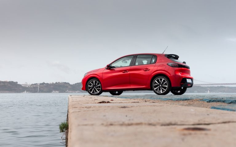 Peugeot 208 Allure Navi Pack: immagini ufficiali