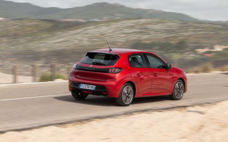 Peugeot 208 Allure Navi Pack: immagini ufficiali