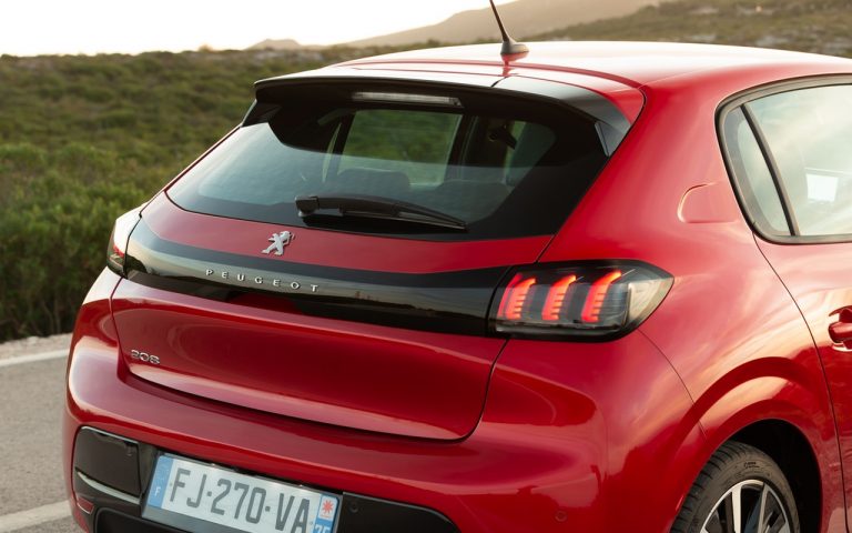 Peugeot 208 Allure Navi Pack: immagini ufficiali