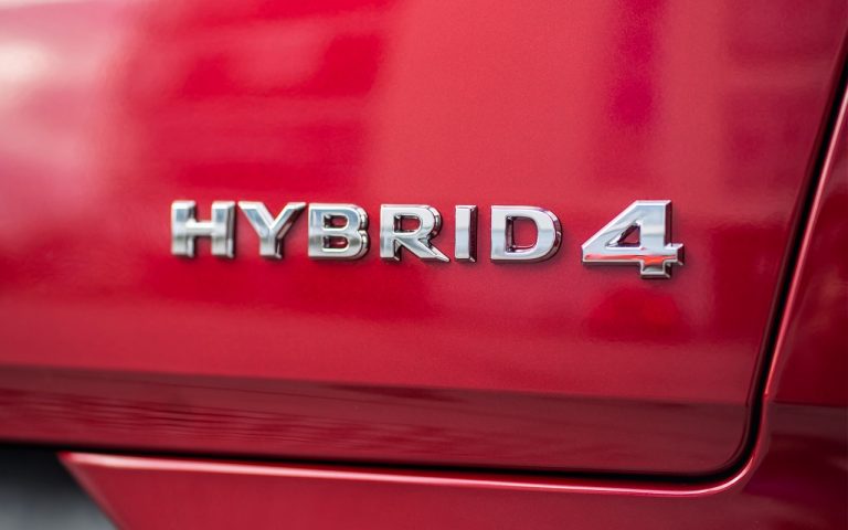 Opel Grandland X Plug-In Hybrid4: le immagini ufficiali