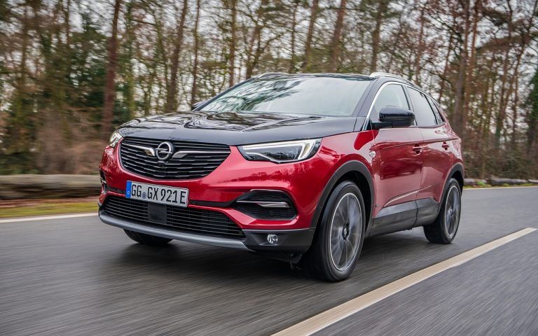Opel Grandland X Plug-In Hybrid4: le immagini ufficiali