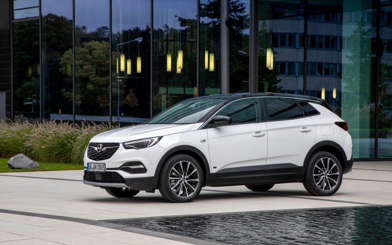 Opel Grandland X Hybrid Plug-in a trazione anteriore: le foto