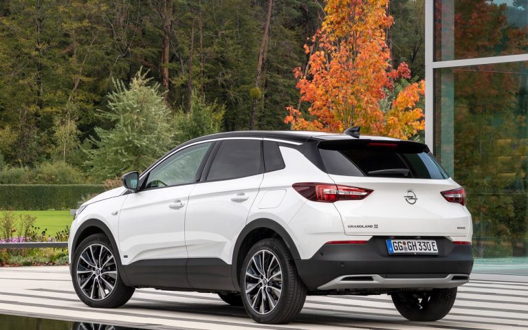 Opel Grandland X Hybrid Plug-in a trazione anteriore: le foto