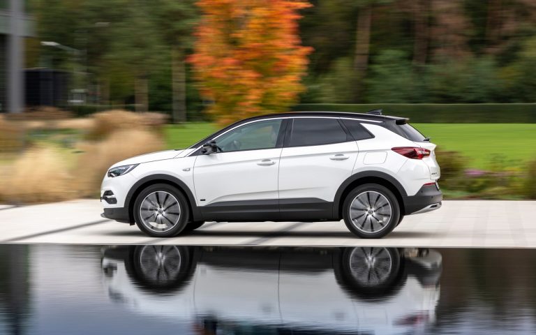 Opel Grandland X Hybrid Plug-in a trazione anteriore: le foto
