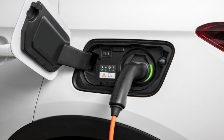 Opel Grandland X Hybrid Plug-in a trazione anteriore: le foto