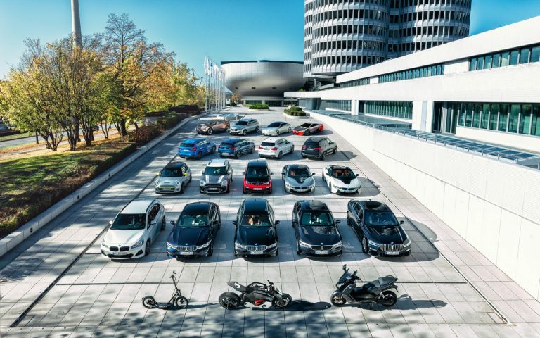 Bmw X1 e X2 xDrive25e: immagini ufficiali