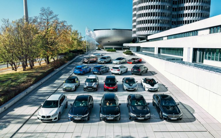 Bmw X1 e X2 xDrive25e: immagini ufficiali