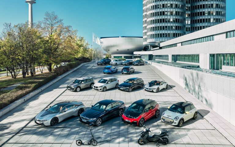Bmw X1 e X2 xDrive25e: immagini ufficiali