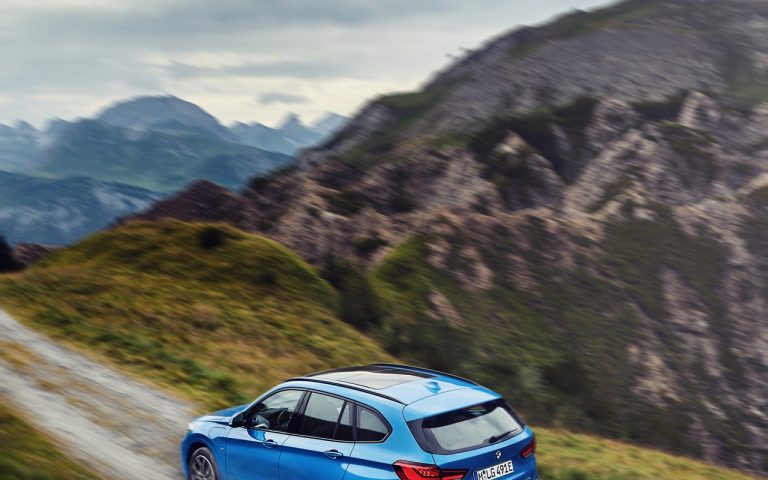 Bmw X1 e X2 xDrive25e: immagini ufficiali
