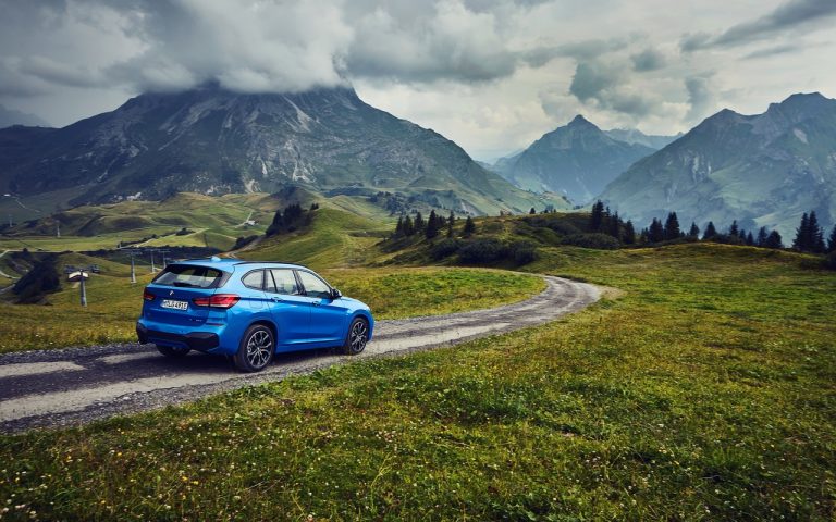 Bmw X1 e X2 xDrive25e: immagini ufficiali