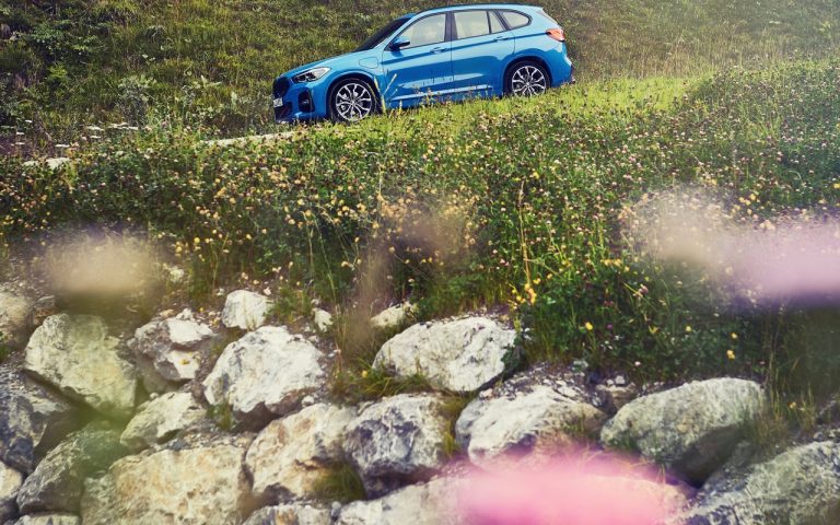 Bmw X1 e X2 xDrive25e: immagini ufficiali