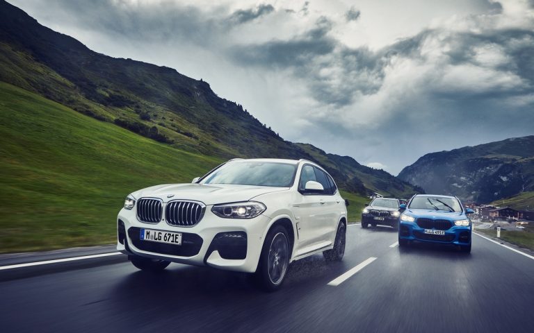 Bmw X1 e X2 xDrive25e: immagini ufficiali