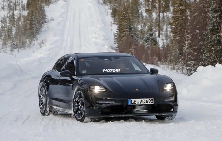 Porsche Taycan Sport Cross Turismo: le foto spia