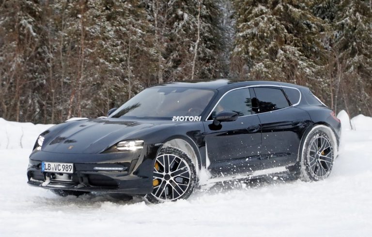 Porsche Taycan Sport Cross Turismo: le foto spia