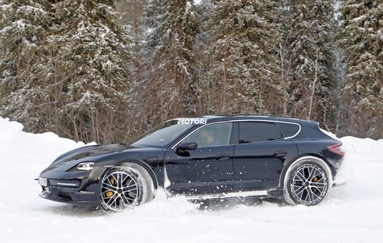 Porsche Taycan Sport Cross Turismo: le foto spia