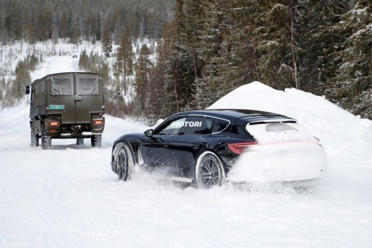 Porsche Taycan Sport Cross Turismo: le foto spia