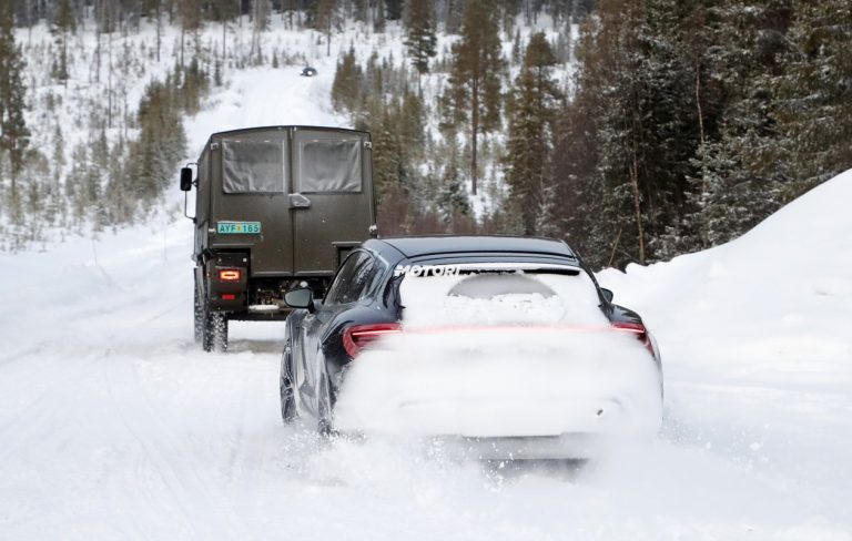 Porsche Taycan Sport Cross Turismo: le foto spia