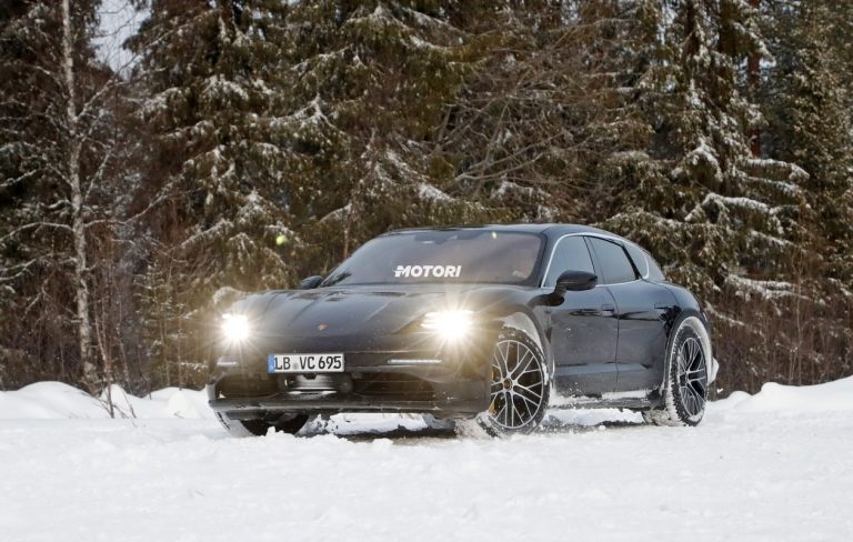 Porsche Taycan Sport Cross Turismo: le foto spia