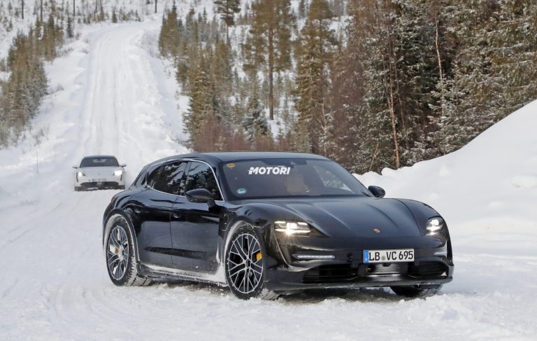 Porsche Taycan Sport Cross Turismo: le foto spia