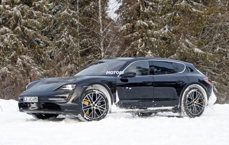 Porsche Taycan Sport Cross Turismo: le foto spia