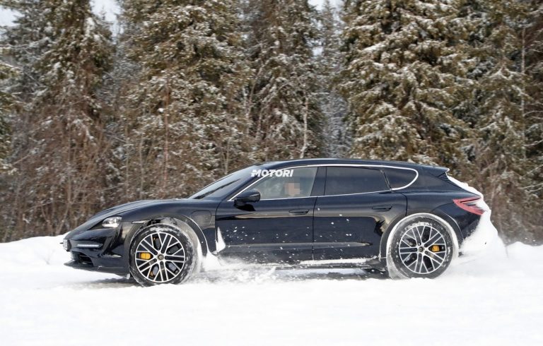 Porsche Taycan Sport Cross Turismo: le foto spia