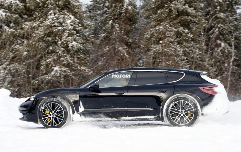 Porsche Taycan Sport Cross Turismo: le foto spia