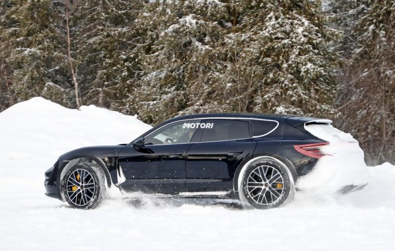 Porsche Taycan Sport Cross Turismo: le foto spia