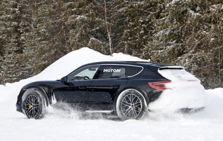 Porsche Taycan Sport Cross Turismo: le foto spia