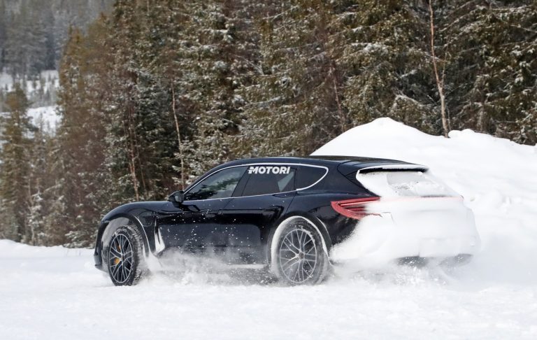 Porsche Taycan Sport Cross Turismo: le foto spia